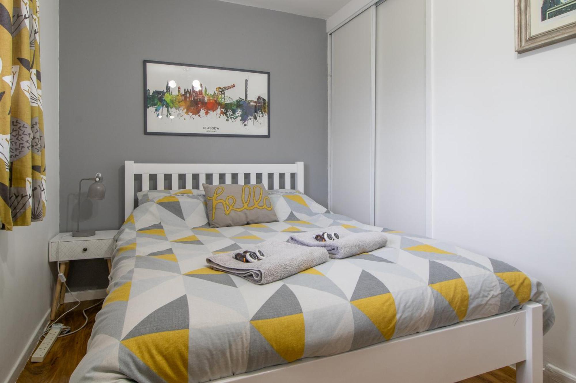 1 Bed Apartment Central Hamilton Free Wifi With Great Transport Links To Glasgow Екстериор снимка