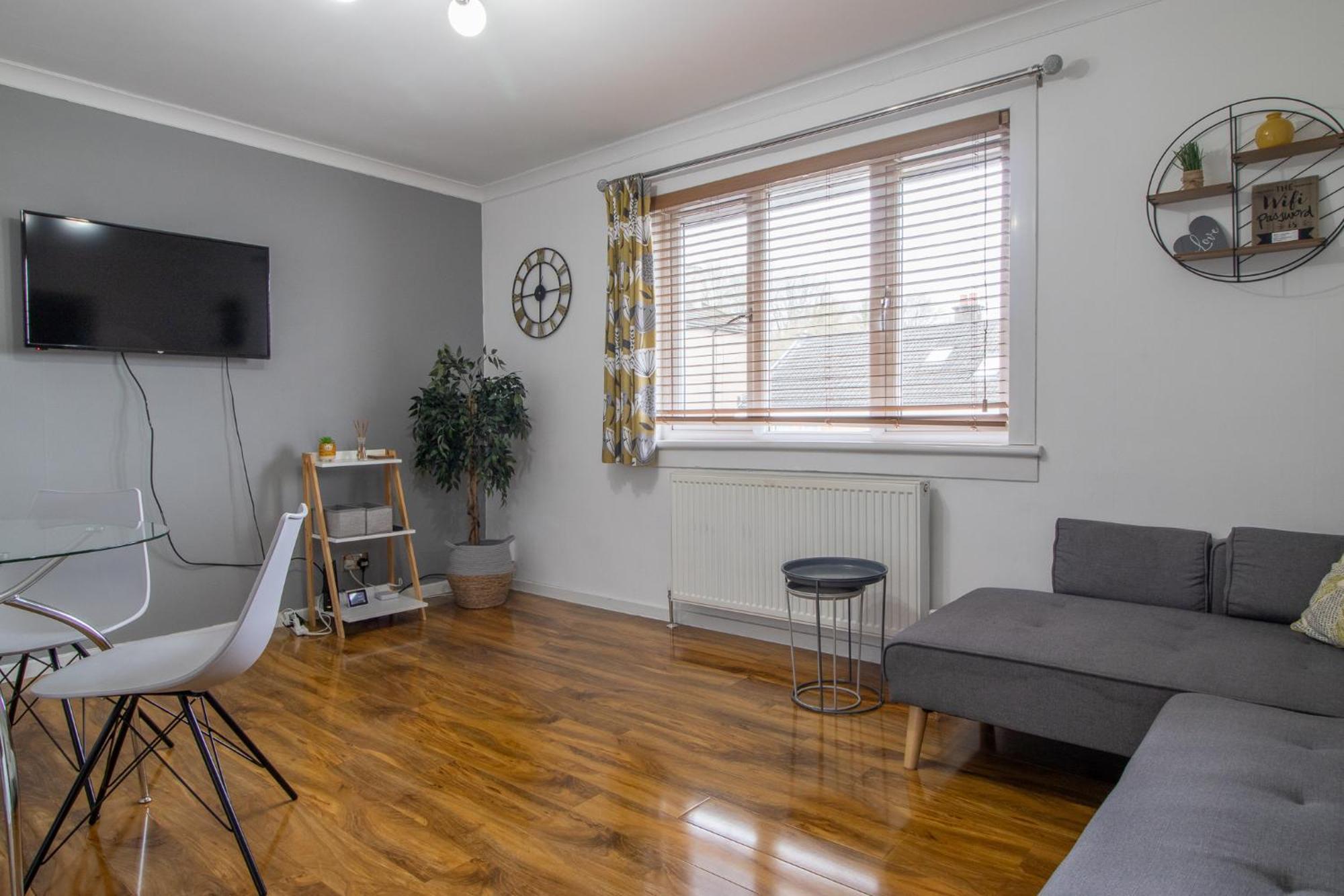 1 Bed Apartment Central Hamilton Free Wifi With Great Transport Links To Glasgow Екстериор снимка