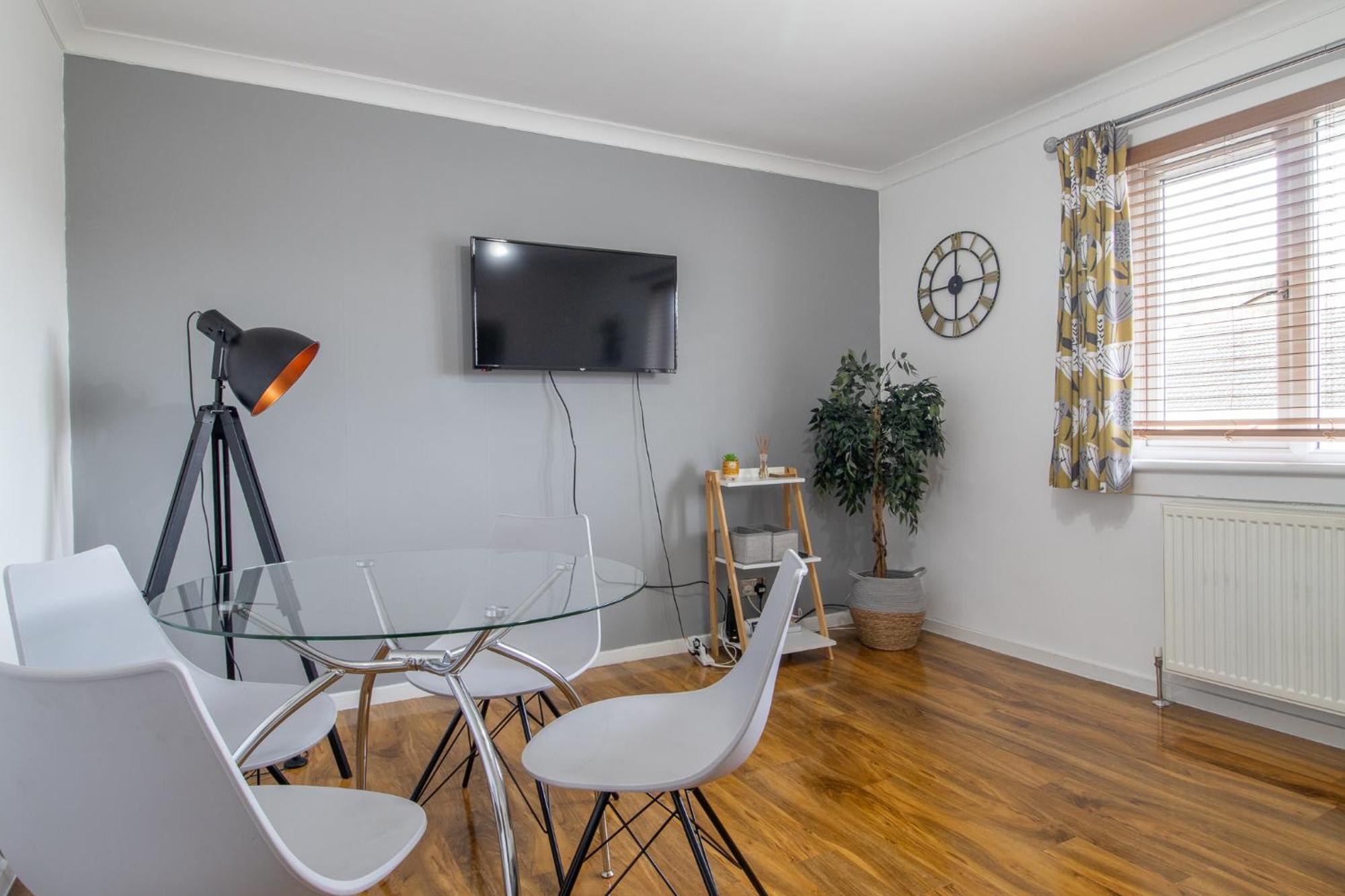 1 Bed Apartment Central Hamilton Free Wifi With Great Transport Links To Glasgow Екстериор снимка