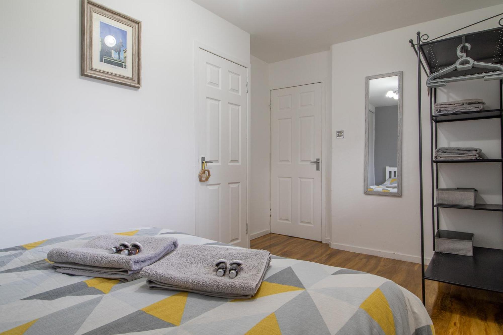 1 Bed Apartment Central Hamilton Free Wifi With Great Transport Links To Glasgow Екстериор снимка