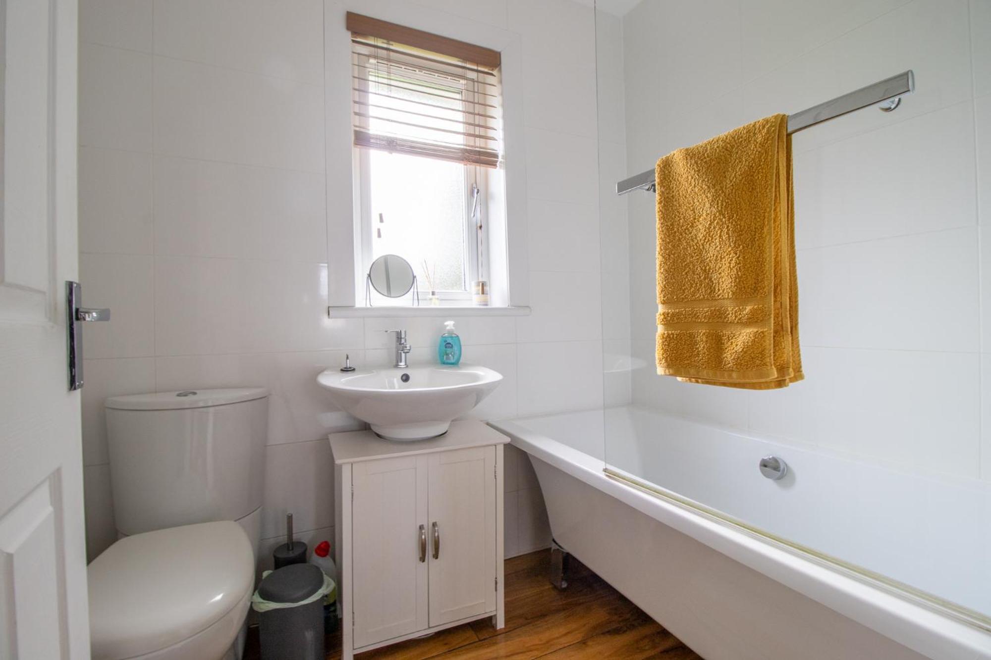 1 Bed Apartment Central Hamilton Free Wifi With Great Transport Links To Glasgow Екстериор снимка
